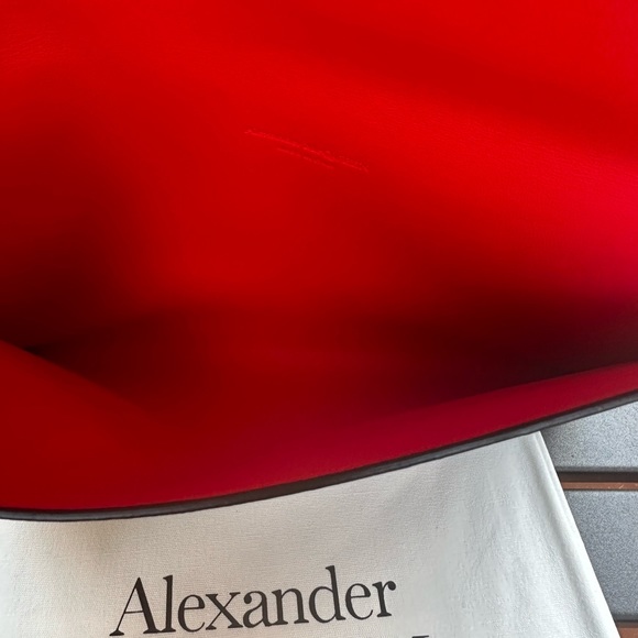 Alexander McQueen Black Skull Envelope Clutch Bag - Picture 11 of 14